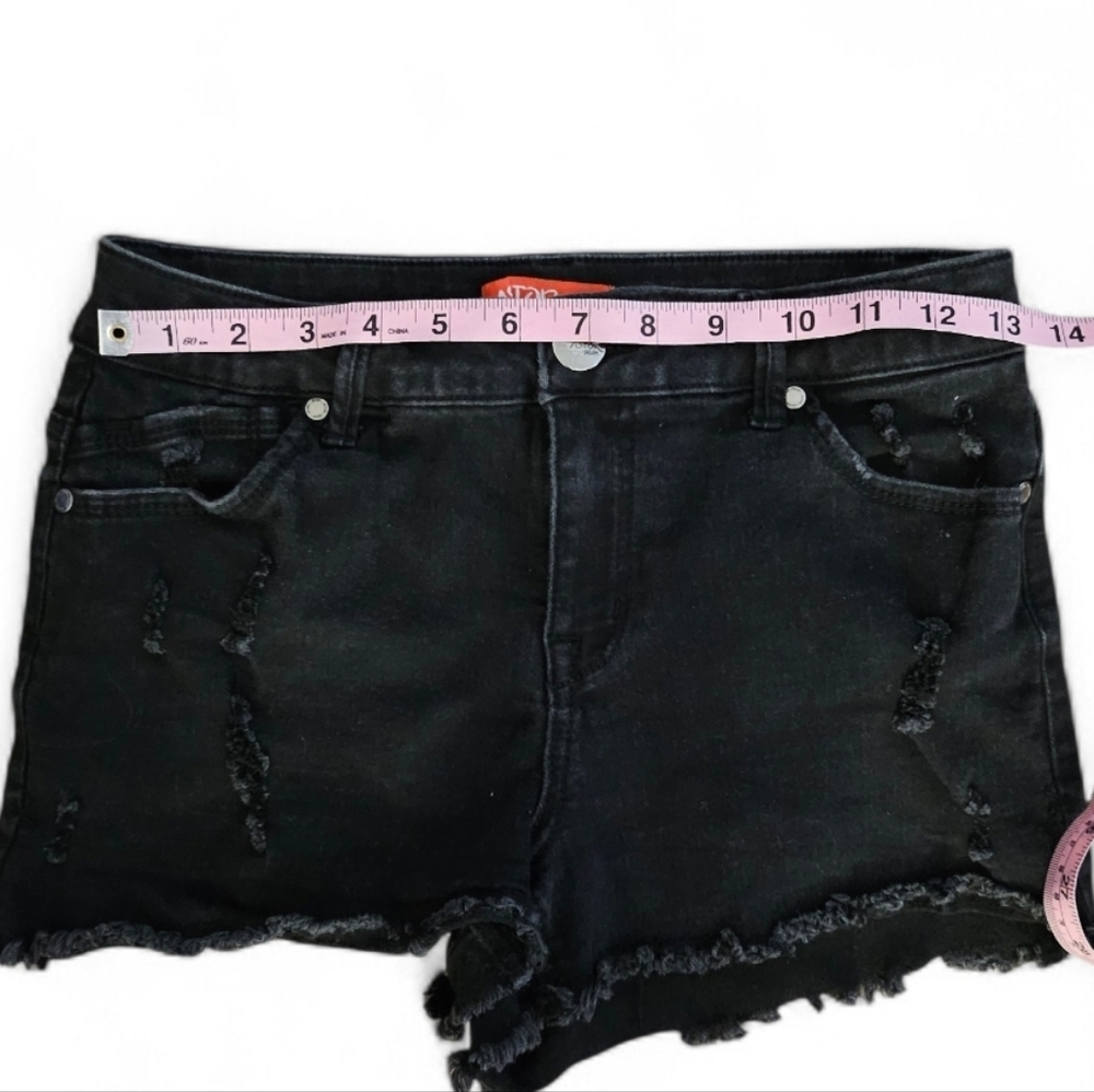 Astor SZ 7 Black Denim Distessed Cut-Off Shorts - Picture 4 of 7